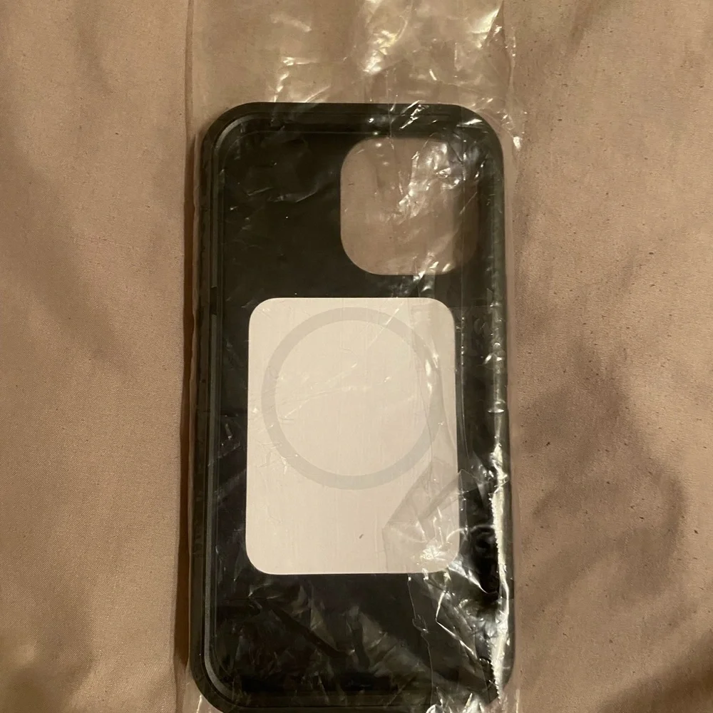 NEW - OtterBox - Symmetry Series+ for MagSafe Hard Shell